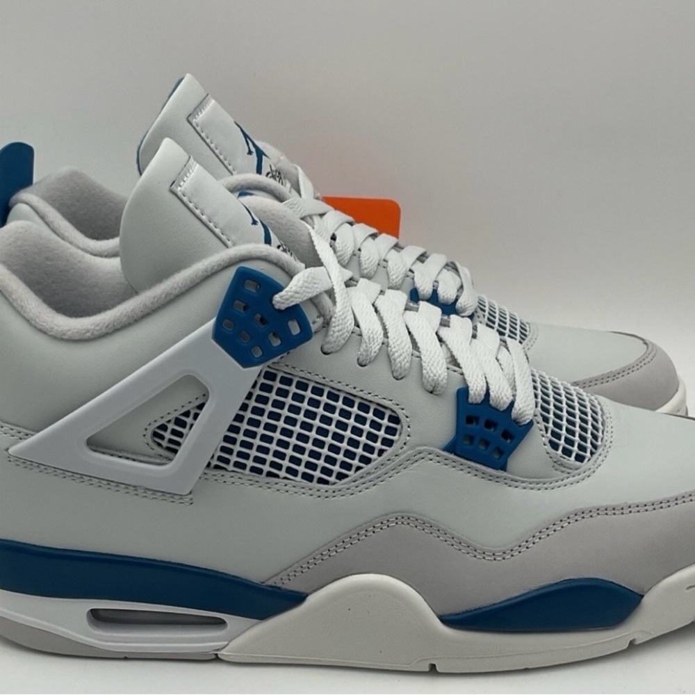 Nike Men's White and Blue Sneakers